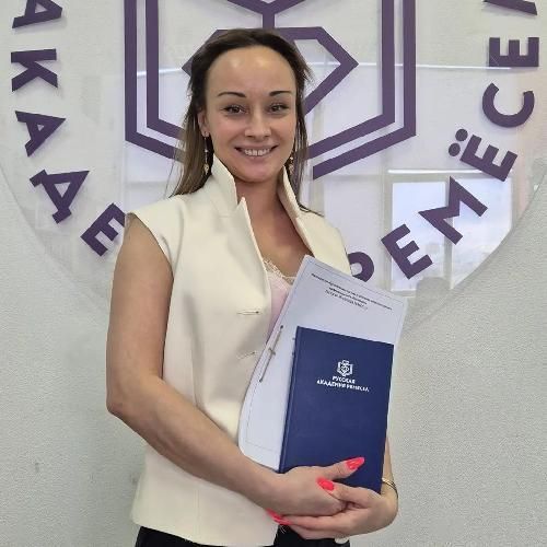 От хобби к профессии: история выпускницы курса реставраторов мебели