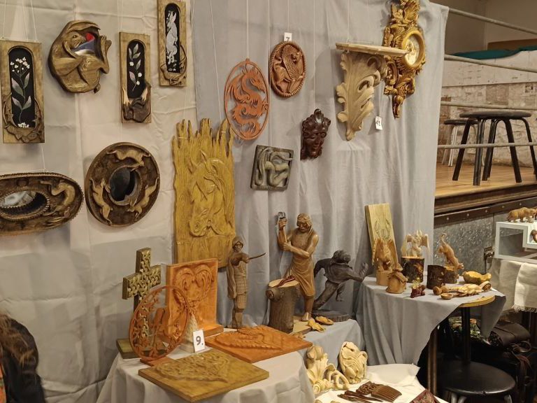 Выставка-конкурс резчиков по дереву: триумфальные победы выпускниц Академии