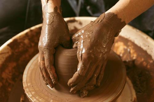 Творческий процесс в работе с глиной: вдохновение и подход