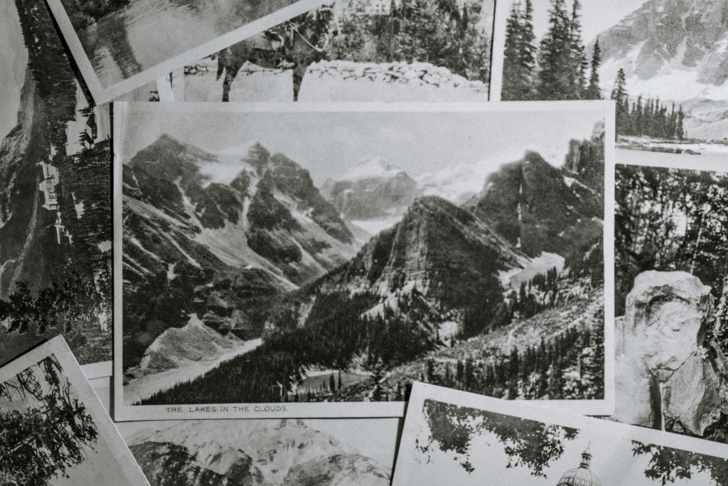 Восстановление старых открыток и афиш: что важно знать реставратору