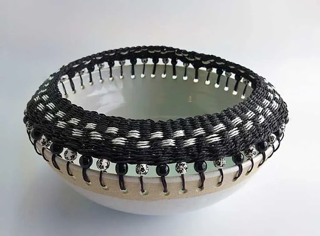 Керамические вазы с текстильным верхом. Фото Clayweave Курс Художественная керамика