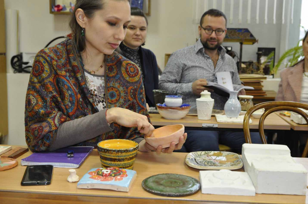 Занятия на курсах керамики
