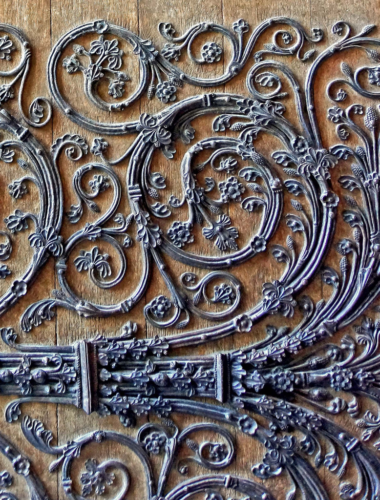 фрагмент двери собора Нотр-Дам де Пари, Франция 1163-1345 гг., готический стиль.