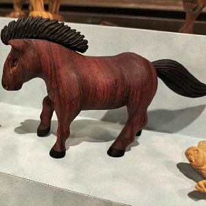 Выставка-конкурс резчиков по дереву: триумфальные победы выпускниц Академии