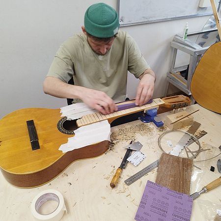 Русская Академия Ремёсел курс Ремонт и обслуживание струнных щипковых музыкальных инструментов, обучение