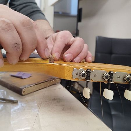 Русская Академия Ремёсел курс Ремонт и обслуживание струнных щипковых музыкальных инструментов, обучение